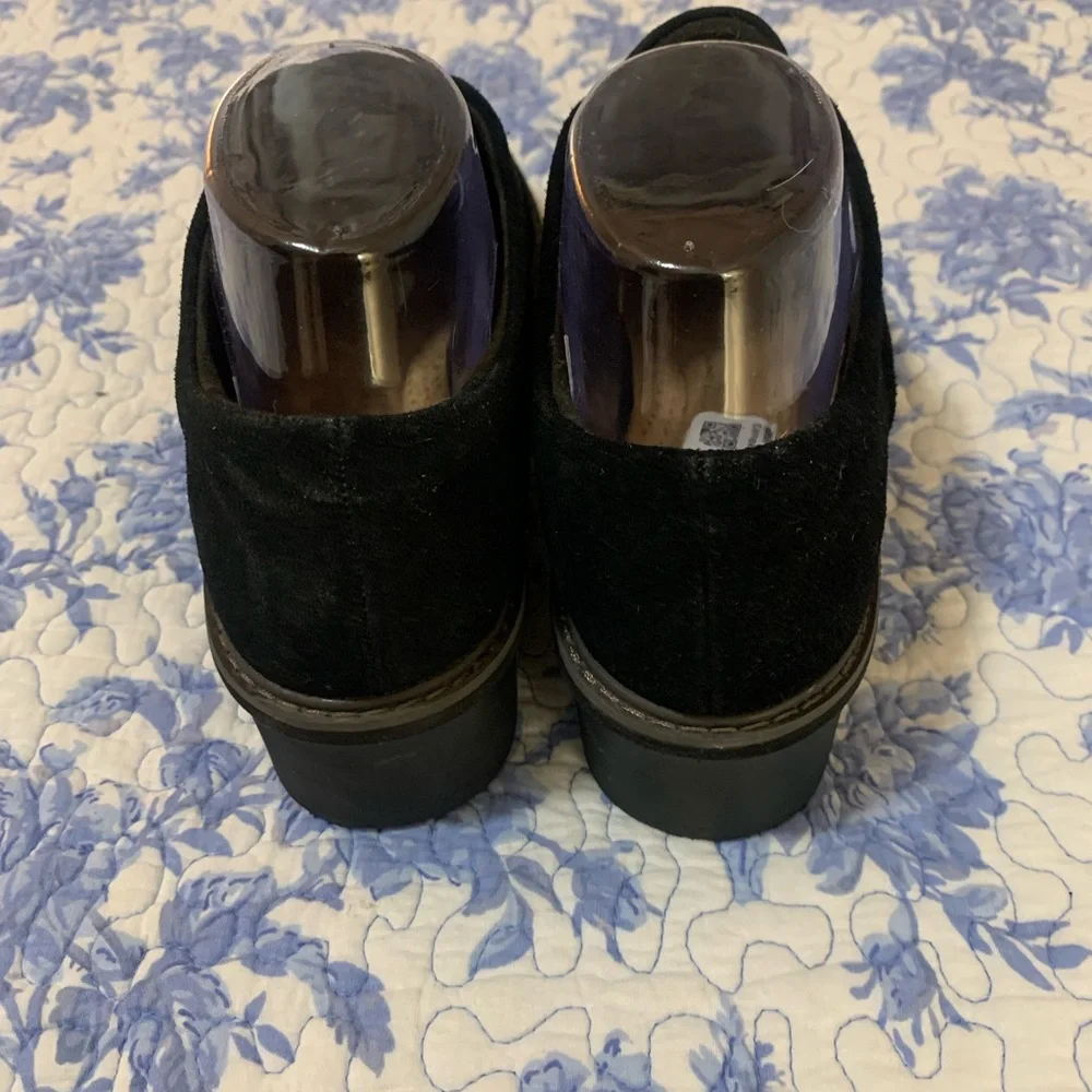 Clarks Black Flats Sleek Design - Picture 3 of 5